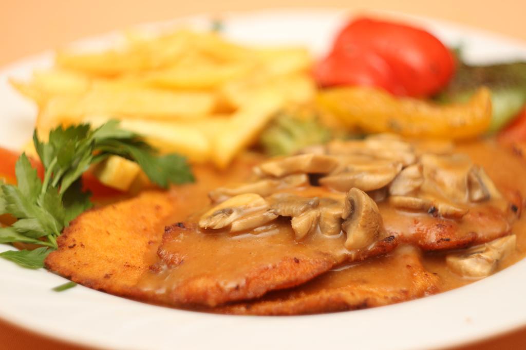 Hotel & Restaurant Am Kirschberg أَلتِن بوزك المظهر الخارجي الصورة