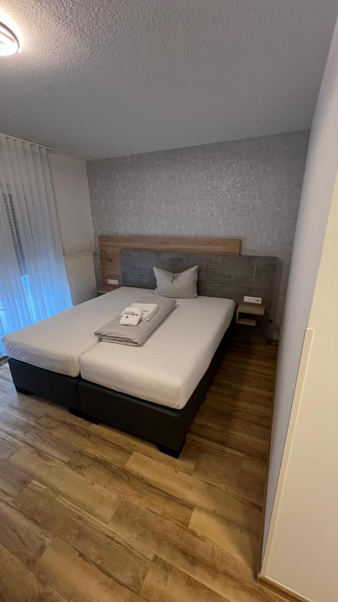 Hotel & Restaurant Am Kirschberg أَلتِن بوزك المظهر الخارجي الصورة