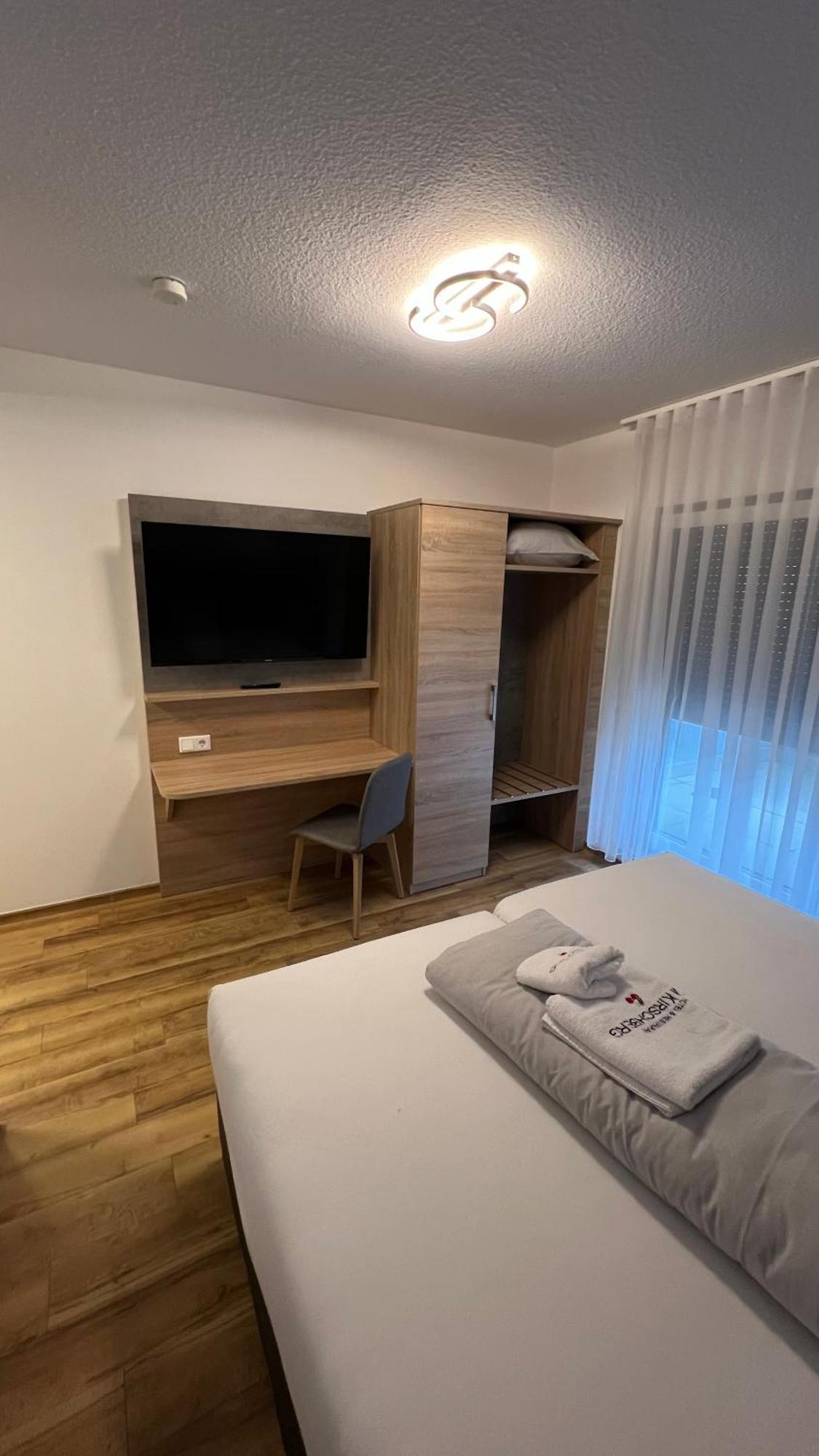 Hotel & Restaurant Am Kirschberg أَلتِن بوزك المظهر الخارجي الصورة