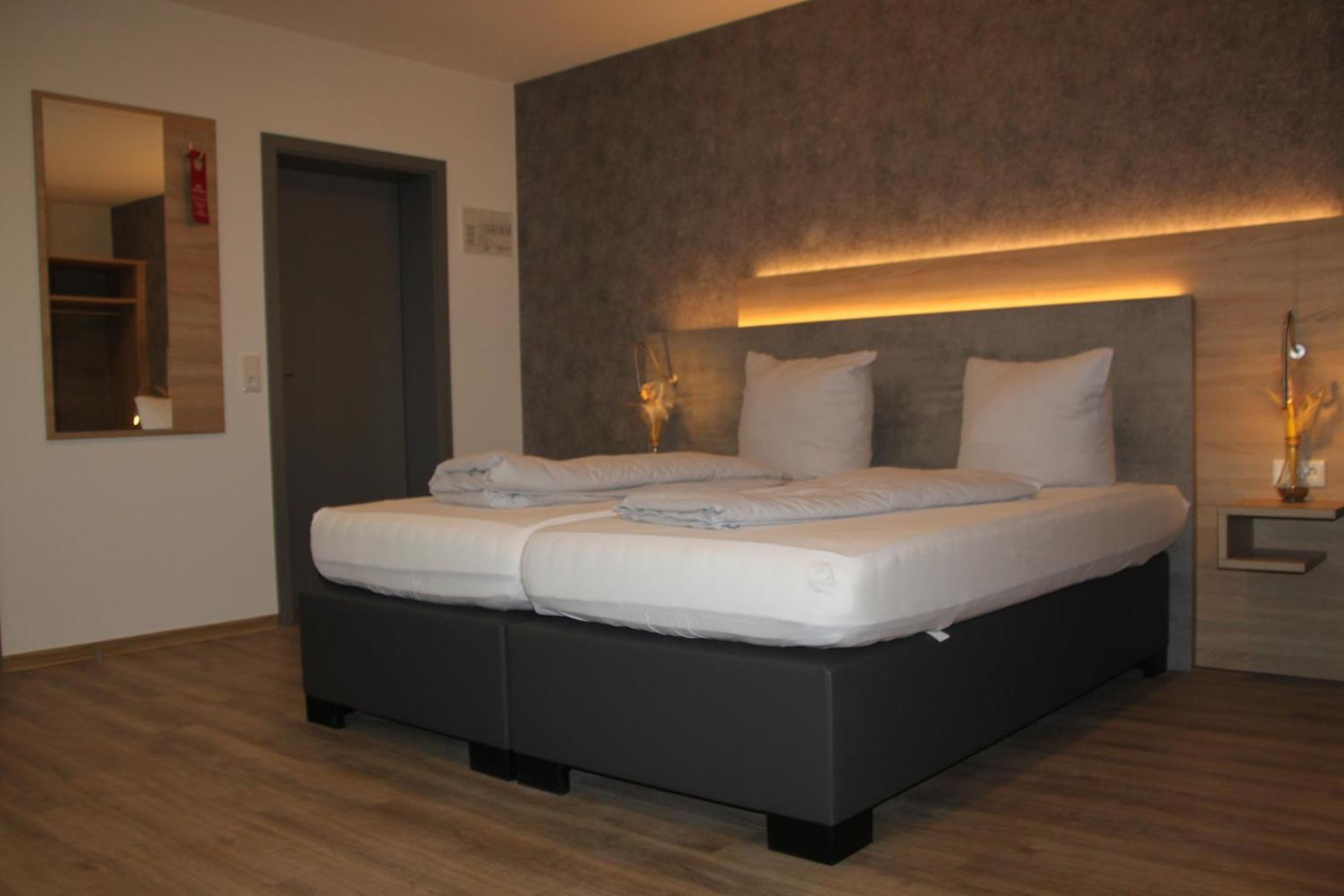 Hotel & Restaurant Am Kirschberg أَلتِن بوزك المظهر الخارجي الصورة