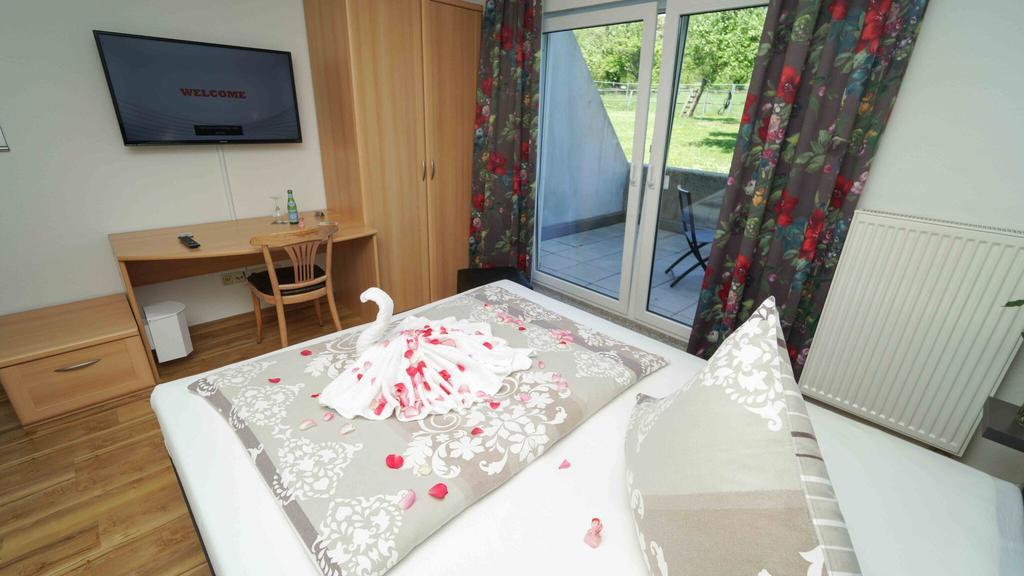 Hotel & Restaurant Am Kirschberg أَلتِن بوزك المظهر الخارجي الصورة